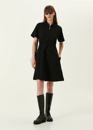 Черное мини-платье с воротником-поло Moncler