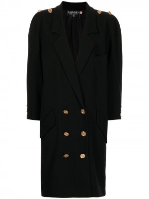 Двубортное пальто с логотипом CC Chanel Pre-Owned. Цвет: черный
