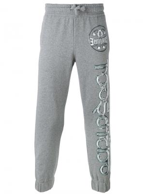 Спортивные штаны с принтами Moschino. Цвет: серый