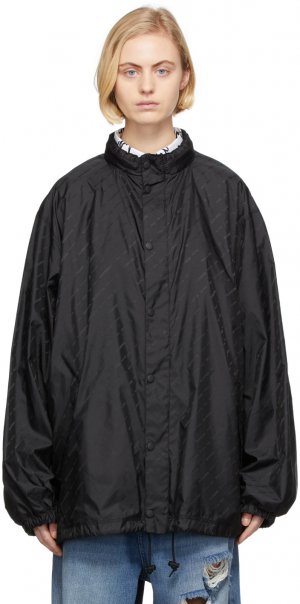 Черная дождевик с логотипом по всей поверхности Balenciaga