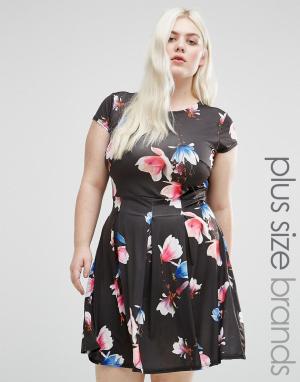 Короткое приталенное платье с цветочным принтом Plus Praslin. Цвет: черный