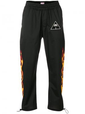 Спортивные брюки с принтом пламени Palm Angels. Цвет: черный