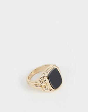 Золотистое кольцо-печатка с черным камнем Chained & Able. Цвет: золотой