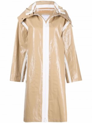 Contrast-panel raincoat Bottega Veneta. Цвет: бежевый