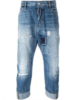 Укороченные джинсы с рваными деталями Dsquared2. Цвет: синий