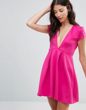 Короткое приталенное платье с глубоким вырезом Twin Sister. Цвет: розовый