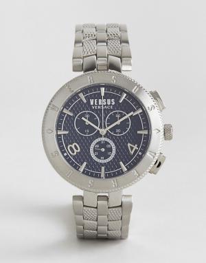 Серебристые часы с браслетом и логотипом S7613 Versus Versace. Цвет: серебряный