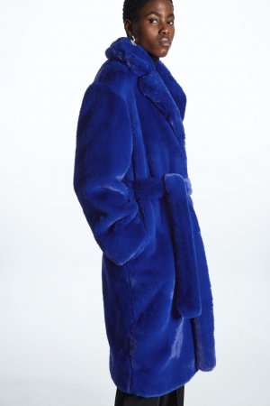 Пальто из искусственного меха с поясом, ярко-голубой COS