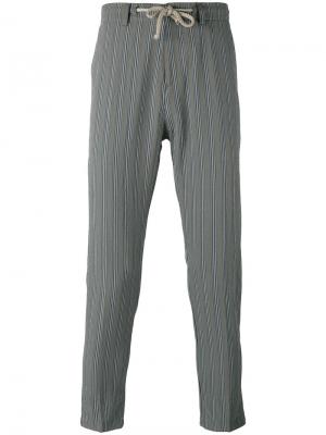Зауженные полосатые брюки Paolo Pecora. Цвет: серый