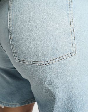 Светло-голубые джинсовые шорты-бермуды с потертым краем ASOS DESIGN Curve