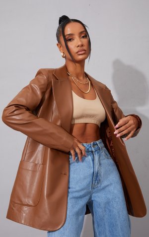 Большой пиджак из искусственной кожи шоколадного цвета с карманами спереди PrettyLittleThing