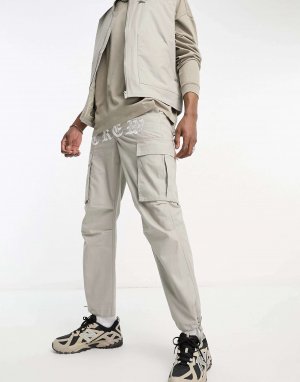 Серые брюки-карго с вышивкой Sixth June. Цвет: серый