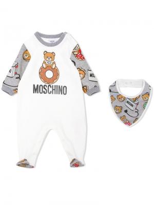 Комплект из пижамы и нагрудника с принтом Moschino Kids. Цвет: белый