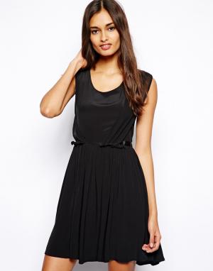 Вечернее платье из шелковой смеси с плиссированной юбкой Dress Gallery. Цвет: noir