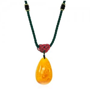Ожерелье с крупным янтарным кулоном на плетёном шнурке «Пекин» Amberholl