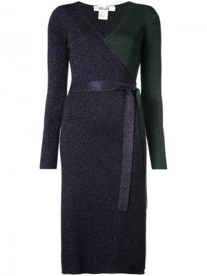 Платье с запахом и отделкой металлик Dvf Diane Von Furstenberg. Цвет: синий