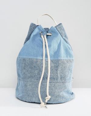 Большая джинсовая сумка дафл с затягивающимся шнурком ASOS. Цвет: синий