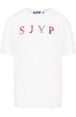 Хлопковая футболка с круглым вырезом и контрастной вышивкой Steve J & Yoni P. Цвет: белый