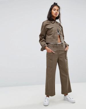 Широкие кюлоты Jeans Calvin Klein. Цвет: зеленый