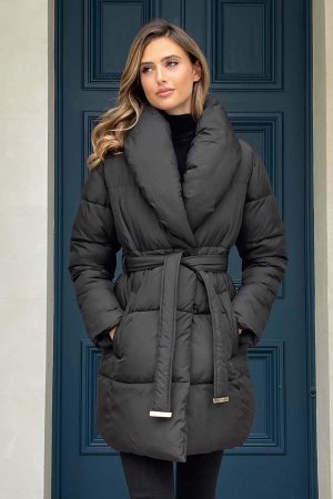 Пуховое пальто конвертного кроя с воротником и поясом , черный Lipsy. Цвет: черный