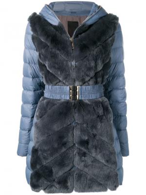 Пуховое пальто с капюшоном и панелями из кроличьего меха Liska. Цвет: синий
