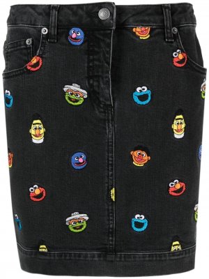 Мини-юбка Sesame Street© с вышивкой Moschino. Цвет: черный
