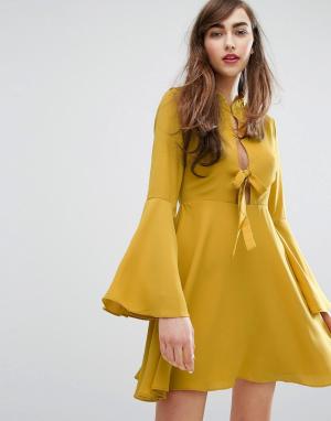 Свободное платье с завязкой спереди E.F.L.A. Цвет: желтый