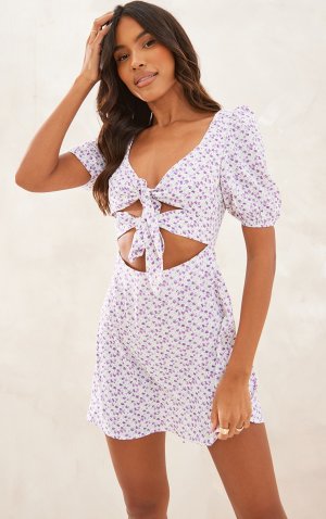 Сиреневое платье прямого кроя с цветочным принтом и короткими рукавами, завязывающееся спереди PrettyLittleThing