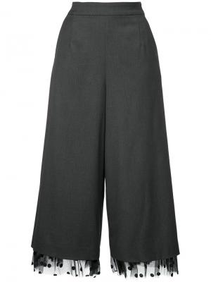 Укороченные брюки с кружевной отделкой Muveil. Цвет: серый
