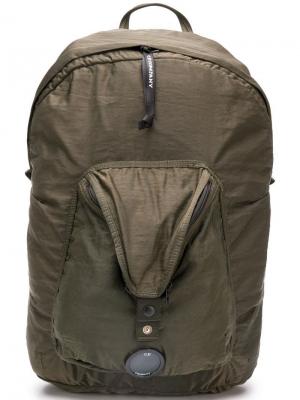 Рюкзак с карманом CP Company. Цвет: зеленый