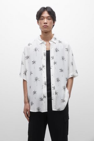 Рубашка с пальмовым принтом и короткими рукавами , кремовый Pull&Bear