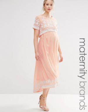 Платье миди асимметричной длины с вышивкой для беременных Maya Materni Maternity. Цвет: розовый