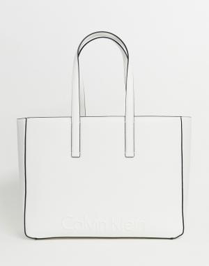 Большая сумка для покупок Calvin Klein. Цвет: белый