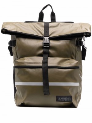 Рюкзак с откидным клапаном Eastpak. Цвет: зеленый
