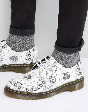 Туфли с бандановым принтом и 3 парами люверсов 1461 Dr Martens. Цвет: белый