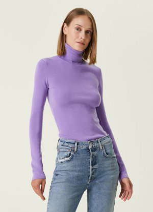 Сиреневый свитер с высоким воротником и вышитым логотипом Victoria Beckham. Цвет: фиолетовый