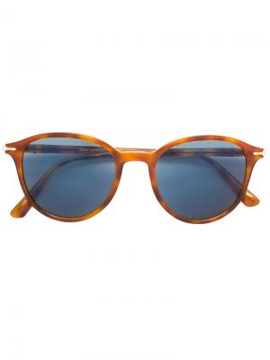 Солнцезащитные очки в круглой оправе Persol. Цвет: коричневый