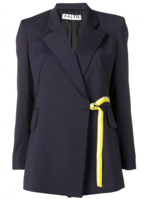 Пиджак с застежкой-поясом Aalto. Цвет: синий