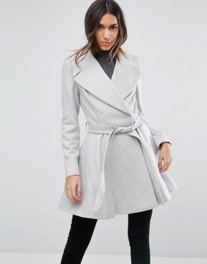 Приталенное пальто с большим воротником и поясом ASOS DESIGN. Цвет: серый