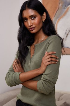 Зеленая футболка Henley Essentials из натурального хлопка , зеленый Baukjen