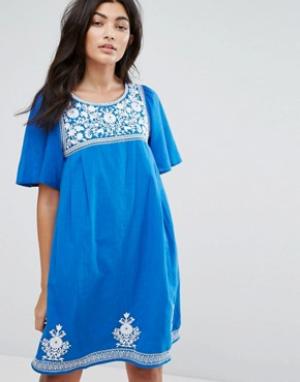 Платье с цветочной вышивкой YMC. Цвет: синий