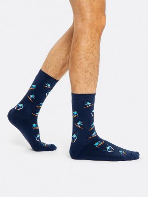 Махровые мужские носки темно-синего цвета с принтом в виде лыжников Mark Formelle. Цвет: т.синий