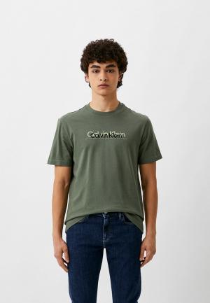 Футболка Calvin Klein. Цвет: хаки