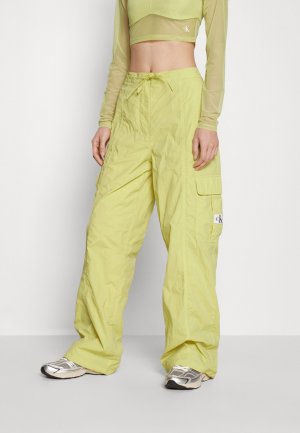 Брюки Calvin Klein Jeans. Цвет: желтый