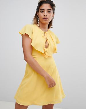 Чайное платье с отделкой в стиле кейп -Желтый Fashion Union