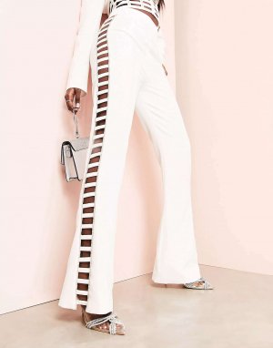 Белые расклешенные брюки однотонного цвета с вырезами из бриллиантов ASOS LUXE. Цвет: белый