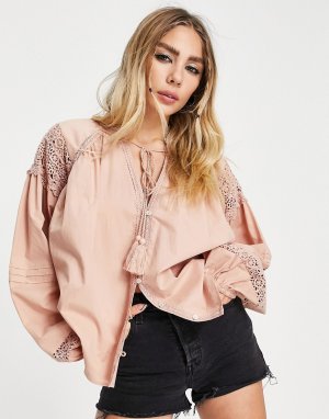 Светло-розовая блузка с завязкой кисточками и вставками в стиле кроше -Розовый цвет Topshop
