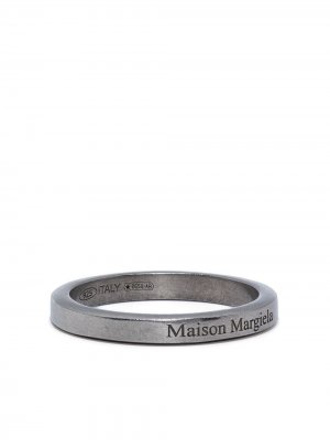 Серебряное кольцо с логотипом Maison Margiela. Цвет: серебристый