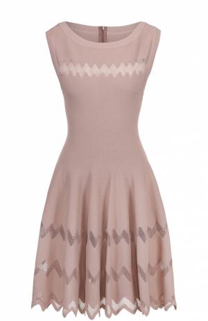 Приталенное мини-платье с юбкой в складку Alaia. Цвет: бежевый