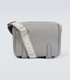 Кожаная сумка через плечо в стиле милитари xs , серый Loewe